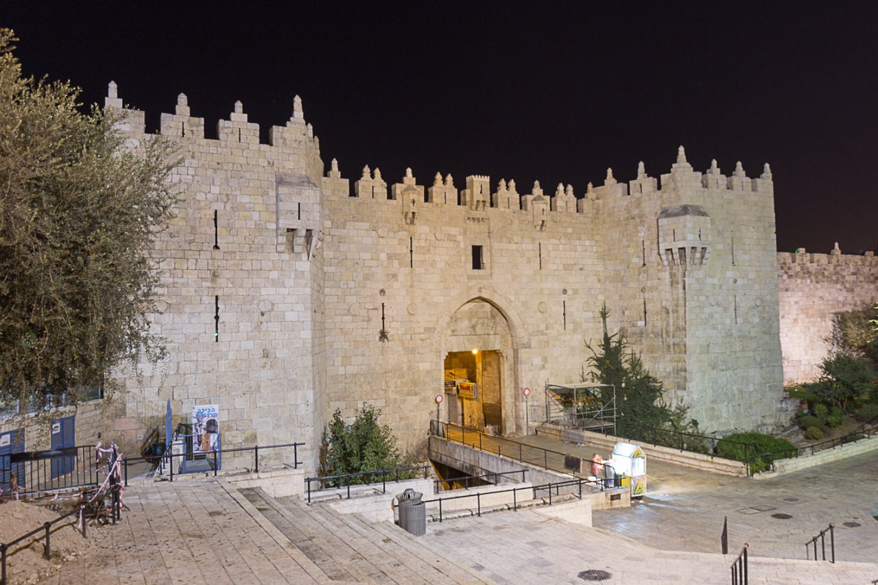 Damašská brána, v noci