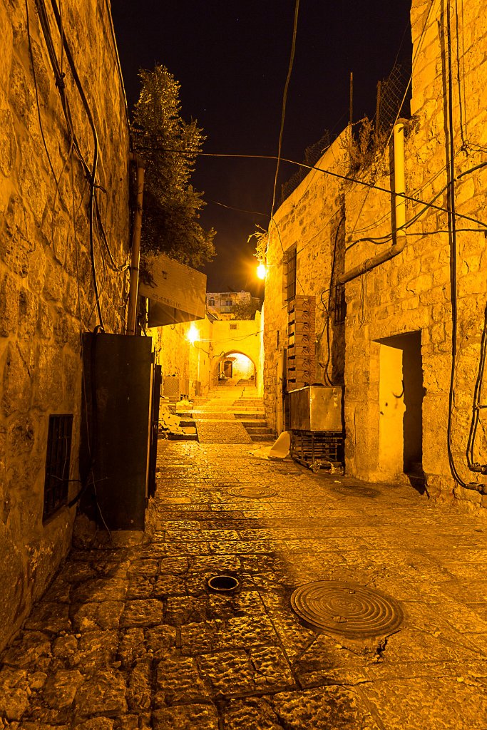 Noční ulička, staré město