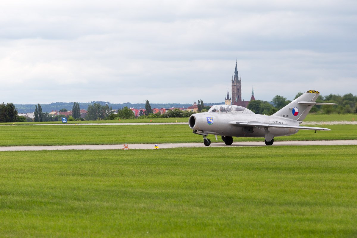 MiG-15 pojíždí