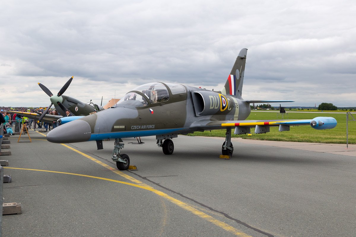 L-159 s kamufláží Spitfire