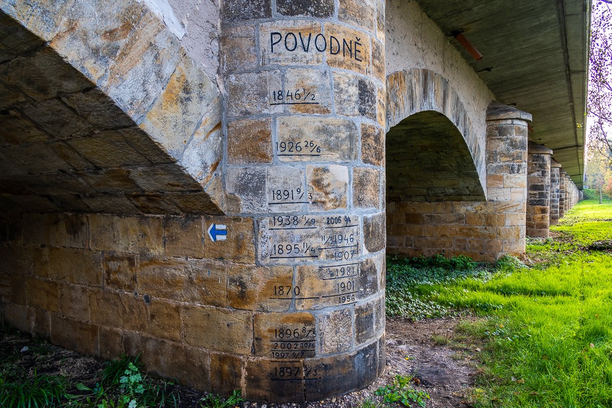 Inundační most, vyznačené velké povodně