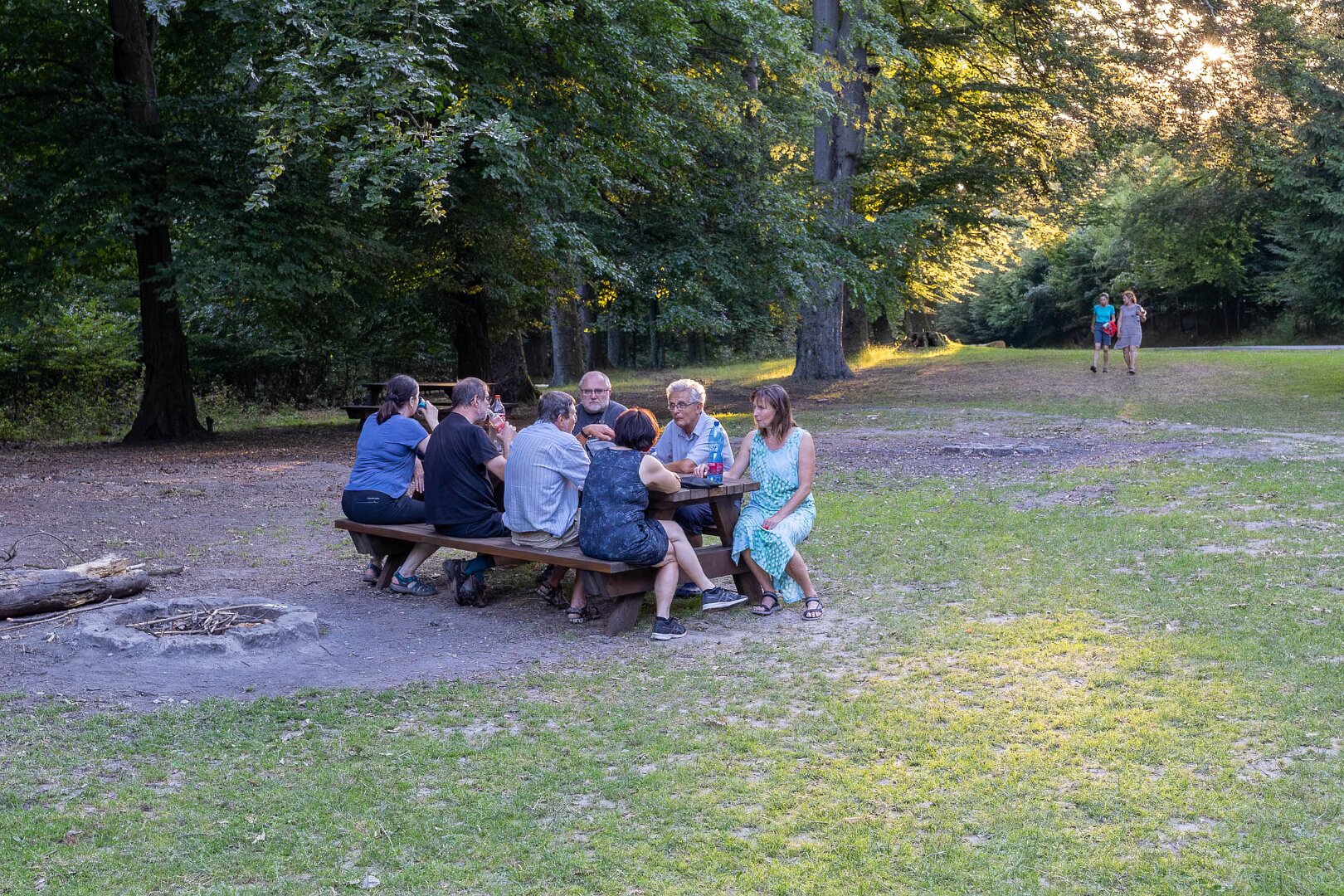 Posezení, Dolný Červený kríž