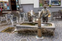 Něstečko Rhens, centrum