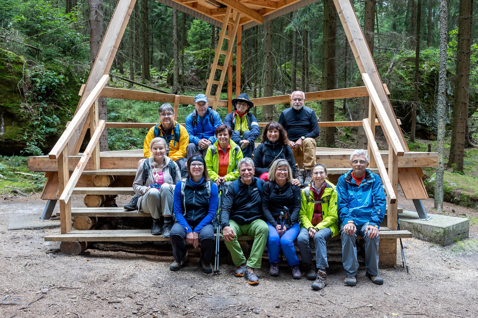 Společné foto u útulny