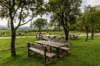 Posezení u kapličky